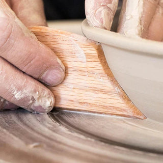 RU4 Rump Shaper Rib shapes bowls and plates with beveled edges, a sloping back, and a rounded edge for easy shaping. Red Oak. Amaranth Stoneware Canada.