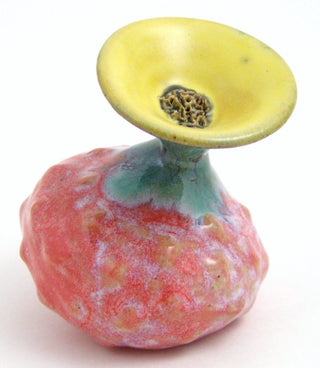 A bright, unbreaking yellow with a satin finish, similar to Buttercup but without the gloss. Amaranth Stoneware Canada.