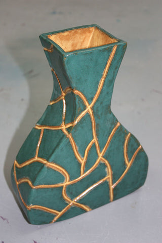 Solid green Forest Satin glaze with a smooth, opaque finish. Ideal for use on its own or under runnier glazes.