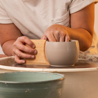 Unfoot 3 lifts your vessel with a soft curve and flat edge for easy undercutting while preserving wall shape. 4.25" x 3.25", made of maple wood. Handmade in St. Louis, MO. Amaranth Stoneware Canada.